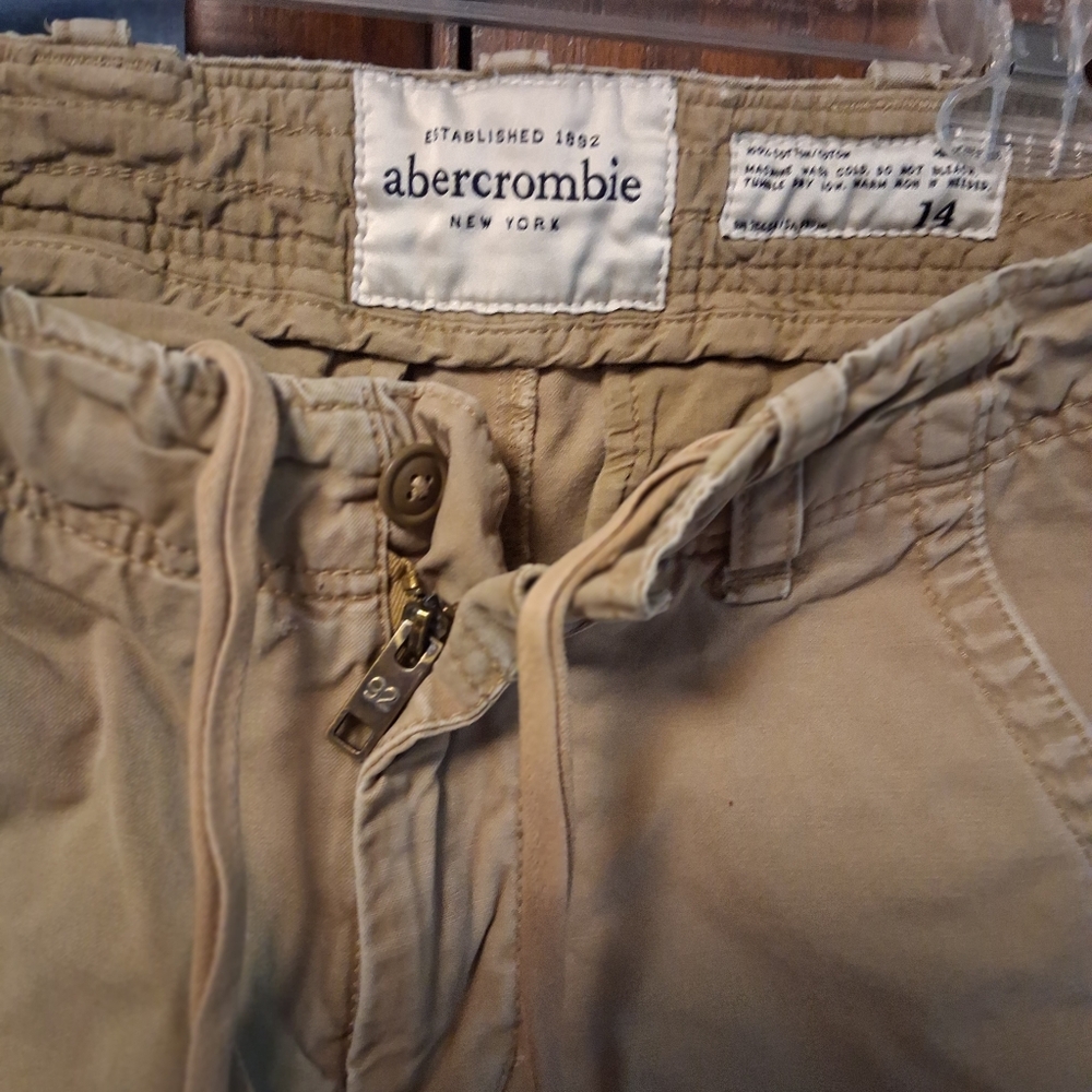 Abercrombie Tan Cargo Shorts woman sz14